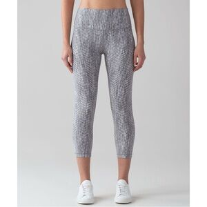 Lululemon • Wunder Under Sz 6 High Rise Crop‎ 21” Static Mist White Grey Legging